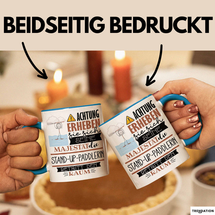 Stand-Up-Paddlerin Tasse Geschenk Lustiger Spruch Bitte Erheben Sie Sich Seine Majestät Die Stand-Up-Paddlerin Betritt Den Raum Blau Trendation