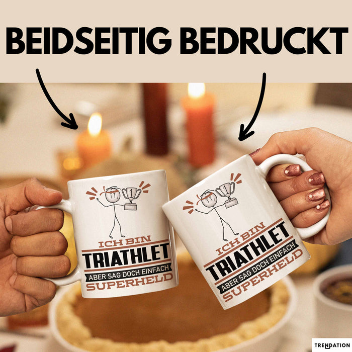 Triathlet Geschenk Tasse Ich Bin Triathlet Aber Sag Doch Einfach Superheld Lustige Geschenkdiee für Triathlet Kaffee-Becher Weiß Trendation
