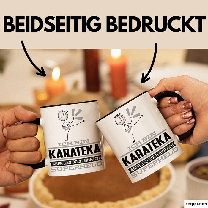 Karateka Geschenk Tasse Ich Bin Karateka Aber Sag Doch Einfach Superheld Lustige Geschenkdiee für Karateka Kaffee-Becher Schwarz Trendation