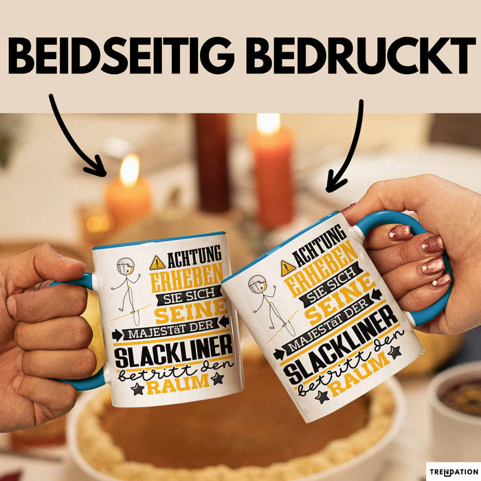 Slackliner Geschenk Tasse Lustiger Spruch Erheben Sie Sich Der Slackliner Betritt den Raum Blau Trendation