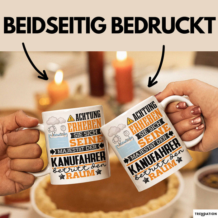 Kanufahrer Geschenk Tasse Lustiger Spruch Erheben Sie Sich Der Kanufahrer Betritt den Raum Weiß Trendation