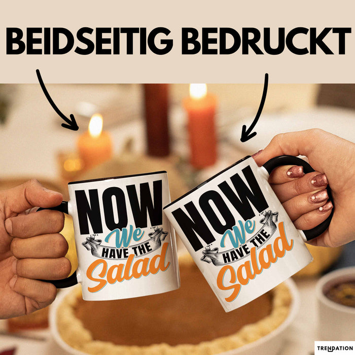 Now We Have The Salad Tasse Geschenk Deutsch Englisch Wortspiel Schwarz Trendation