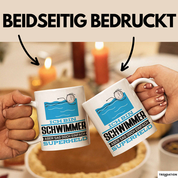 Schwimmer Geschenk Tasse Ich Bin Schwimmer Aber Sag Doch Einfach Superheld Lustige Geschenkdiee für Schwimmer Kaffee-Becher Weiß Trendation