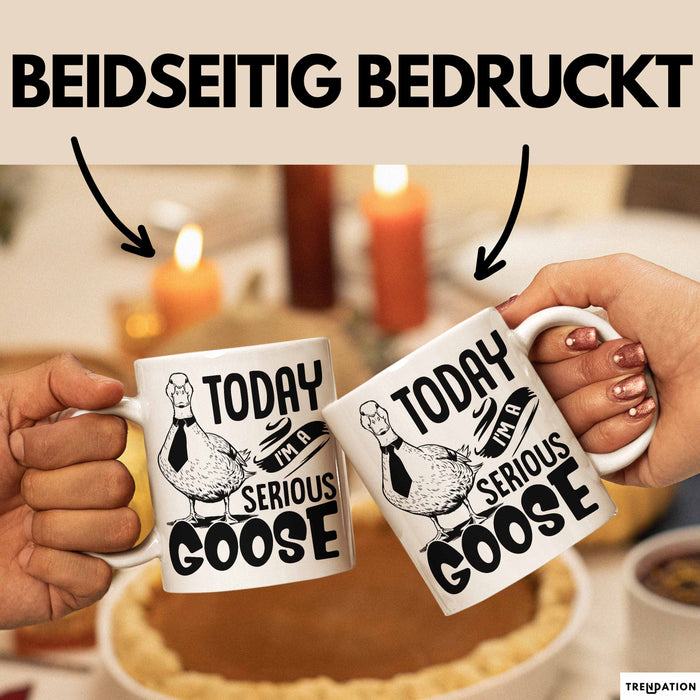 Gans Tasse Geschenk Today I Am A Serious Goose Kaffee-Becher Weiß Trendation