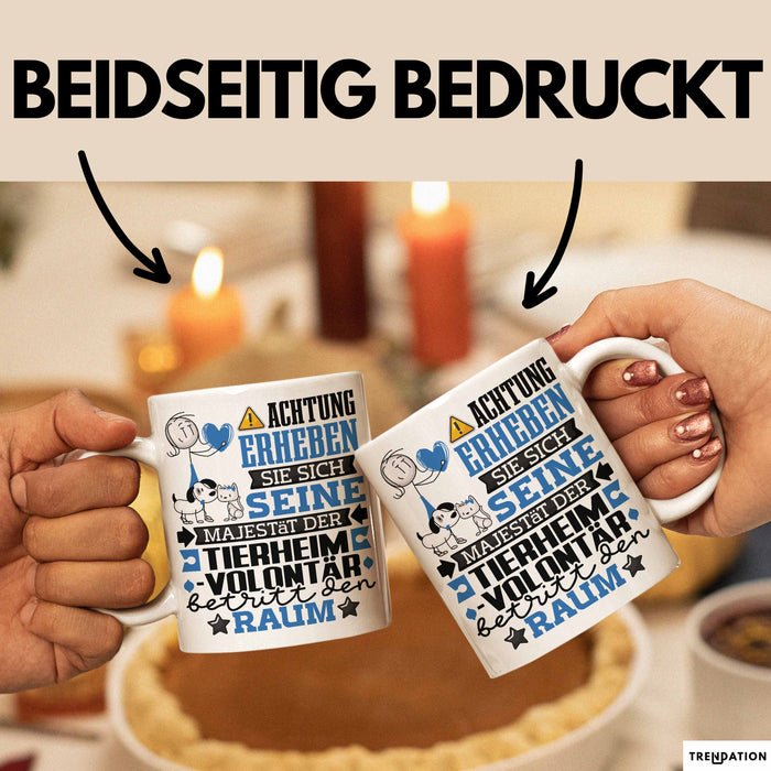 Tierheimvolontär Geschenk Tasse Lustiger Spruch Erheben Sie Sich Der Tierheimvolontär Betritt den Raum Weiß Trendation