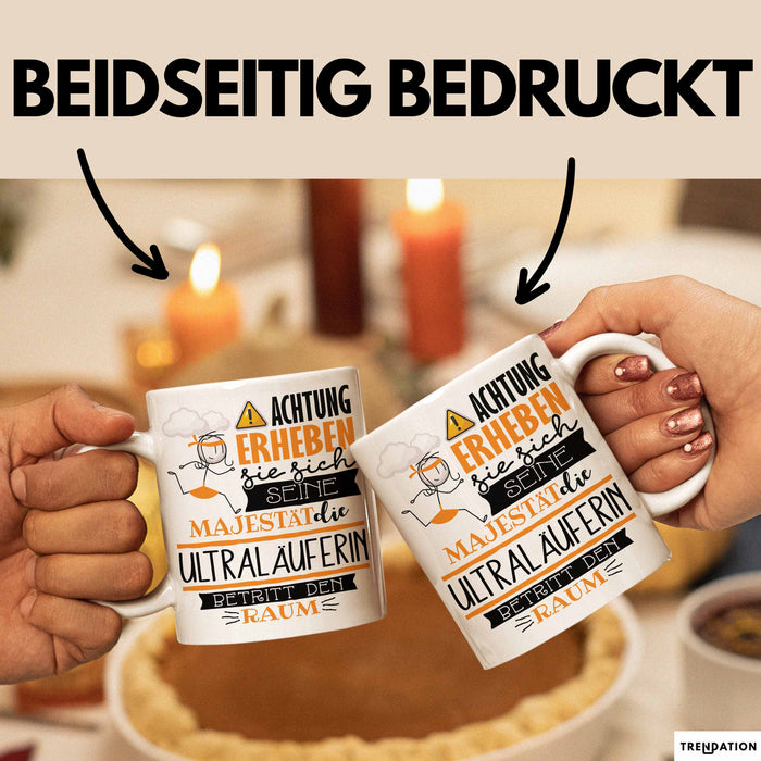 Ultraläuferin Tasse Geschenk Lustiger Spruch Bitte Erheben Sie Sich Seine Majestät Die Ultraläuferin Betritt Den Raum Weiß Trendation