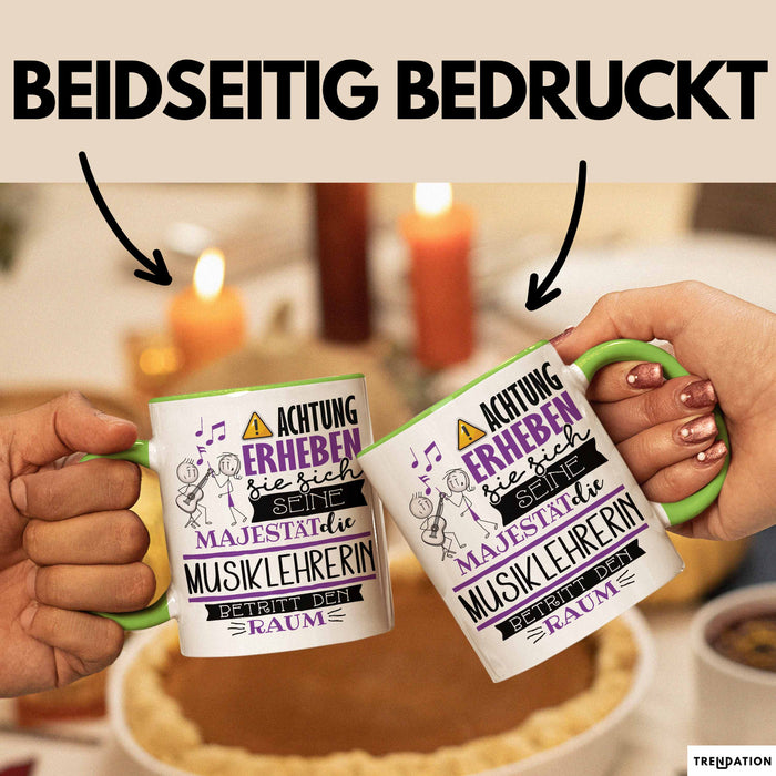 Musiklehrerin Tasse Geschenk Lustiger Spruch Bitte Erheben Sie Sich Seine Majestät Die Musiklehrerin Betritt Den Raum Grün Trendation