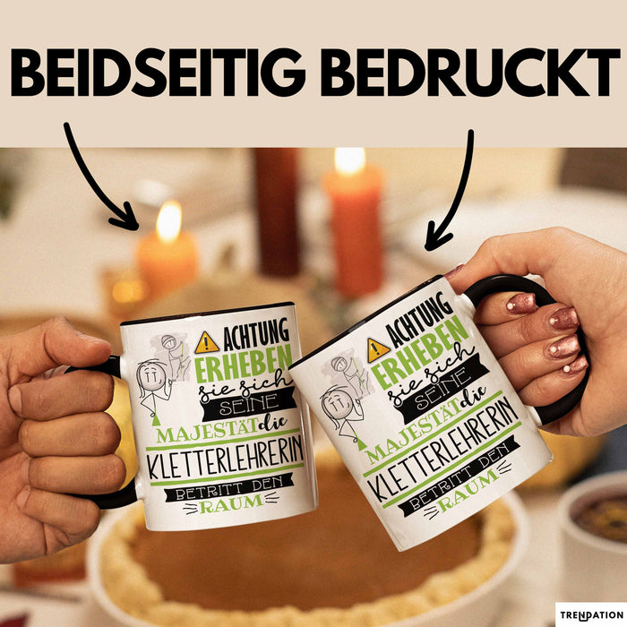 Kletterlehrerin Tasse Geschenk Lustiger Spruch Bitte Erheben Sie Sich Seine Majestät Die Kletterlehrerin Betritt Den Raum Schwarz Trendation