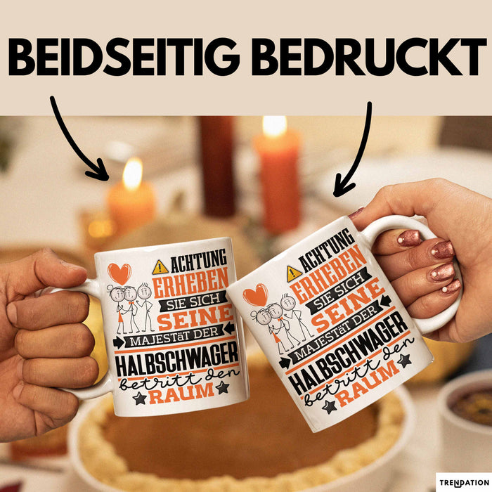 Halbschwager Geschenk Tasse Lustiger Spruch Erheben Sie Sich Der Halbschwager Betritt den Raum Weiß Trendation