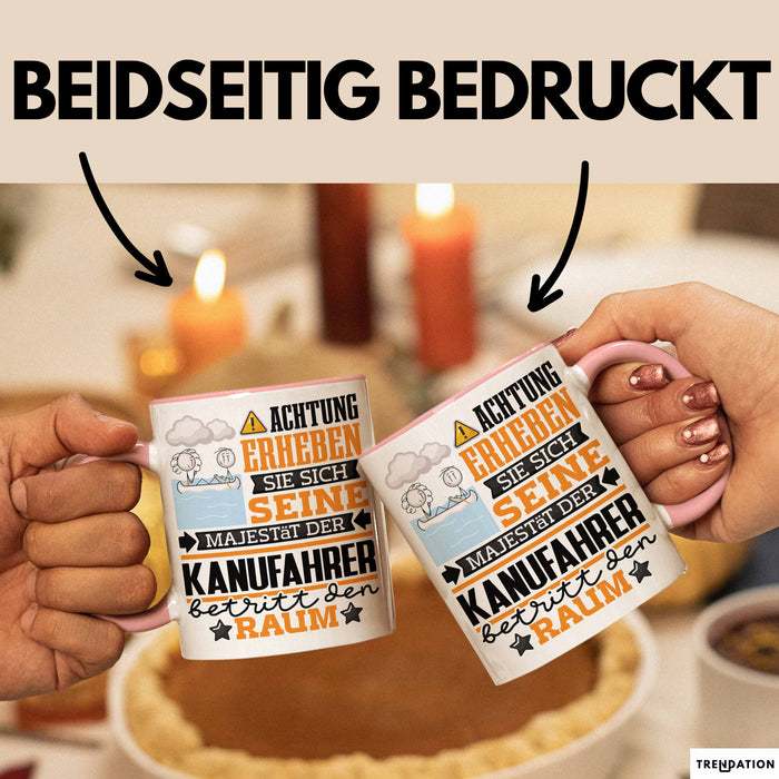 Kanufahrer Geschenk Tasse Lustiger Spruch Erheben Sie Sich Der Kanufahrer Betritt den Raum Rosa Trendation