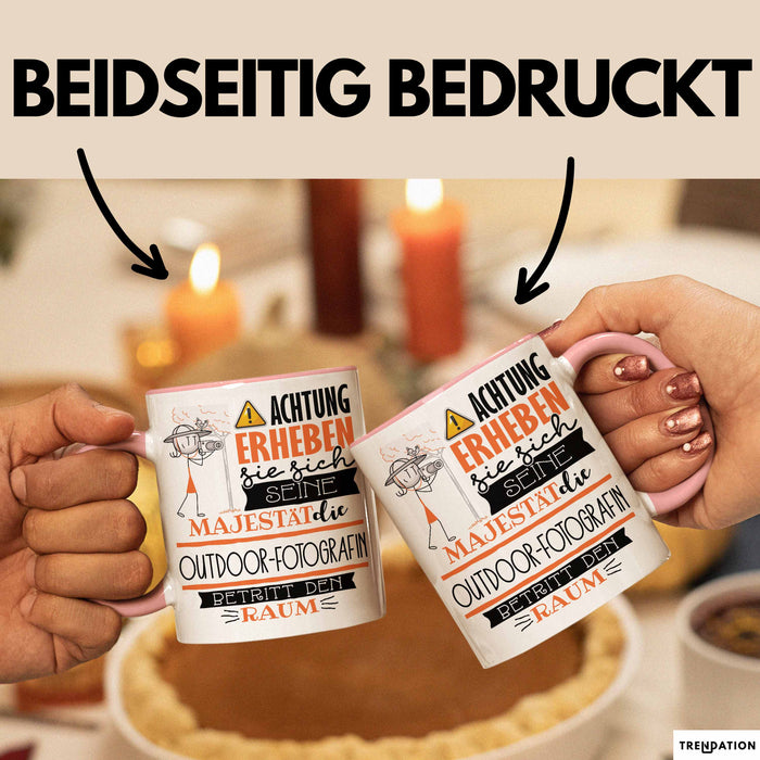 Outdoor-Fotografin Tasse Geschenk Lustiger Spruch Bitte Erheben Sie Sich Seine Majestät Die Outdoor-Fotografin Betritt Den Raum Rosa Trendation