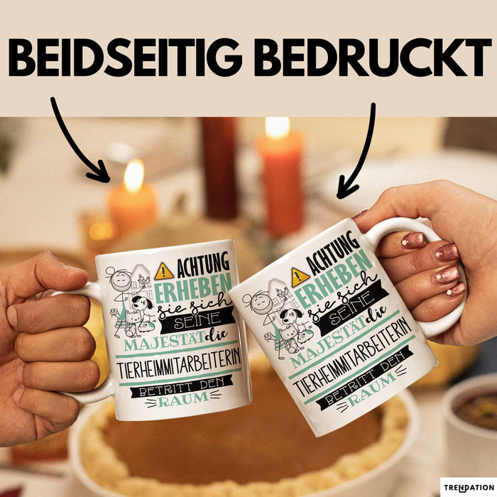 Tierheimmitarbeiterin Tasse Geschenk Lustiger Spruch Bitte Erheben Sie Sich Seine Majestät Die Tierheimmitarbeiterin Betritt Den Raum Weiß Trendation