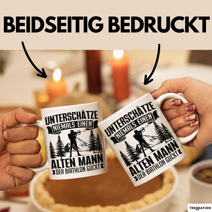 Biathlon Tasse Geschenk Wintersport Geschenke Unterschätze Niemals Einen Alten Mann Der Biathlon Guckt Weiß Trendation