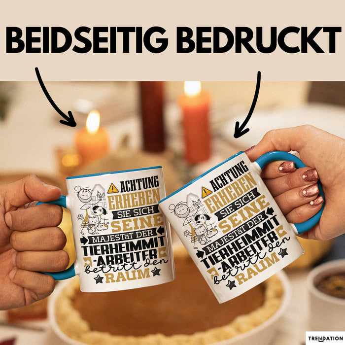 Tierheimmitarbeiter Geschenk Tasse Lustiger Spruch Erheben Sie Sich Der Tierheimmitarbeiter Betritt den Raum Blau Trendation
