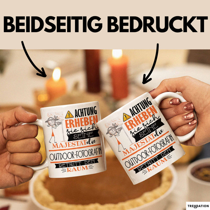 Outdoor-Fotografin Tasse Geschenk Lustiger Spruch Bitte Erheben Sie Sich Seine Majestät Die Outdoor-Fotografin Betritt Den Raum Weiß Trendation