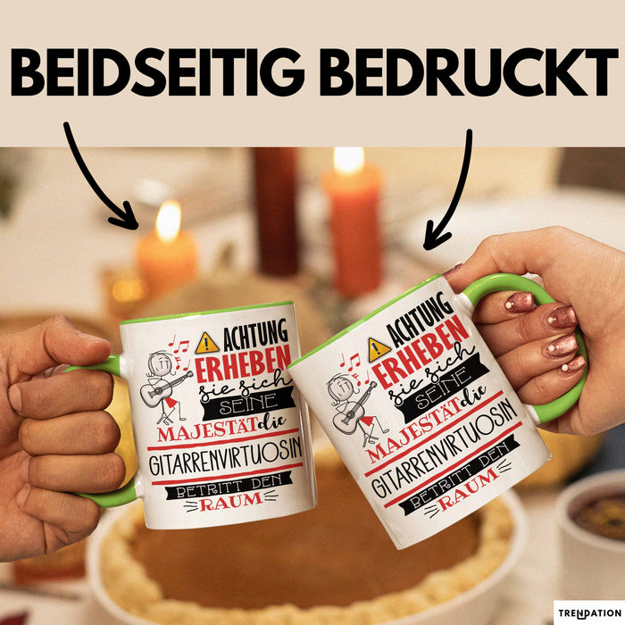 Gitarrenvirtuosin Tasse Geschenk Lustiger Spruch Bitte Erheben Sie Sich Seine Majestät Die Gitarrenvirtuosin Betritt Den Raum Grün Trendation