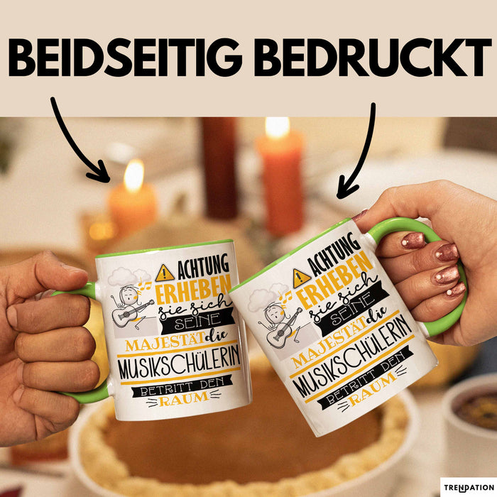 Musikschülerin Tasse Geschenk Lustiger Spruch Bitte Erheben Sie Sich Seine Majestät Die Musikschülerin Betritt Den Raum Grün Trendation