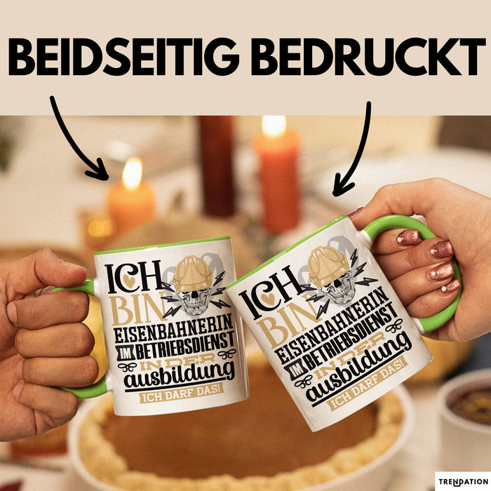 Eisenbahnerin im Betriebsdienst Ausbildung Start Geschenk Tasse Ich Bin Eisenbahnerin im Betriebsdienst In Der Ausbildung Ich Darf Das Kaffee-Becher Geschenkidee Grün Trendation