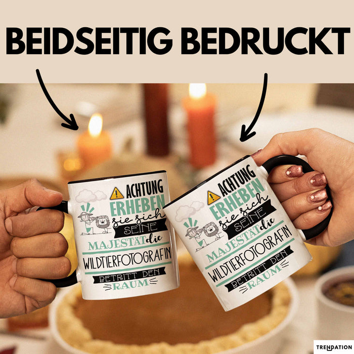 Wildtierfotografin Tasse Geschenk Lustiger Spruch Bitte Erheben Sie Sich Seine Majestät Die Wildtierfotografin Betritt Den Raum Schwarz Trendation
