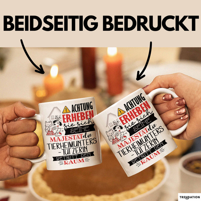 Tierheimunterstützerin Tasse Geschenk Lustiger Spruch Bitte Erheben Sie Sich Seine Majestät Die Tierheimunterstützerin Betritt Den Raum Weiß Trendation