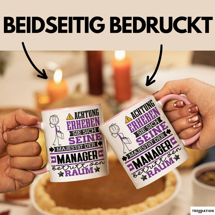 Manager Geschenk Tasse Lustiger Spruch Erheben Sie Sich Der Manager Betritt den Raum Rosa Trendation
