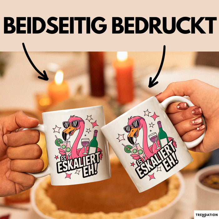 Flamingo Trinkend Tasse Geschenk Lustige Geschenkidee Spruch Es Eskaliert Eh Weiß Trendation