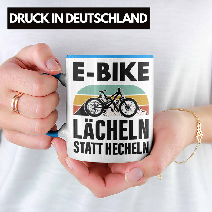 Trendation - Elektrofahrrad E-Bike Tasse mit Spruch Geschenk Ebike Lustige Geschenke Kaffeetasse Rentner Blau Trendation
