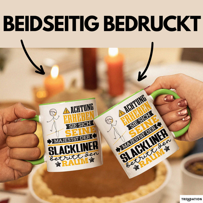 Slackliner Geschenk Tasse Lustiger Spruch Erheben Sie Sich Der Slackliner Betritt den Raum Grün Trendation