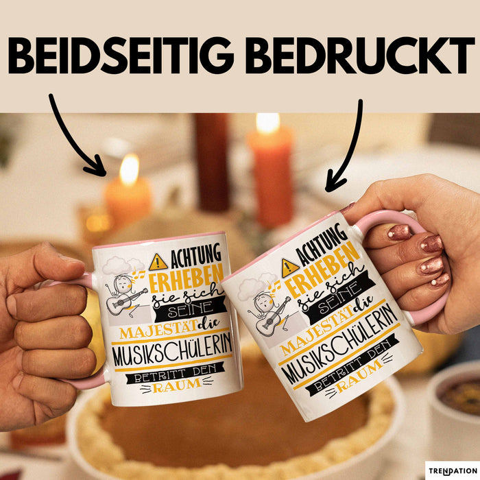Musikschülerin Tasse Geschenk Lustiger Spruch Bitte Erheben Sie Sich Seine Majestät Die Musikschülerin Betritt Den Raum Rosa Trendation
