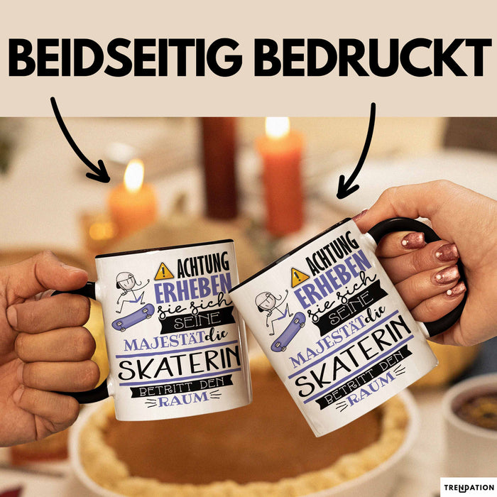 Skaterin Tasse Geschenk Lustiger Spruch Bitte Erheben Sie Sich Seine Majestät Die Skaterin Betritt Den Raum Schwarz Trendation