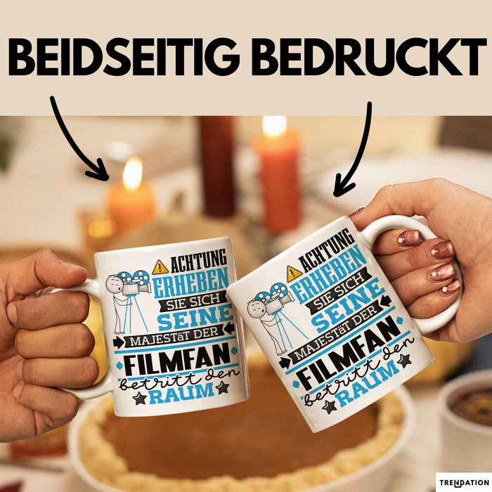 Filmfan Geschenk Tasse Lustiger Spruch Erheben Sie Sich Der Filmfan Betritt den Raum Weiß Trendation