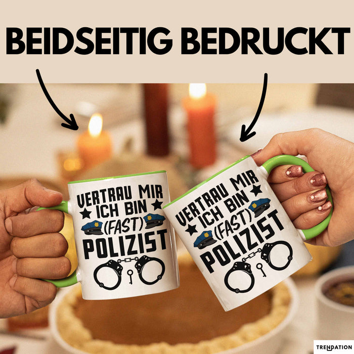 Polizist Tasse Geschenk Ausbildung Vertrau Mir Ich Bin Fast Polizist Polizei Grün Trendation