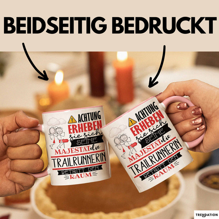 Trailrunnerin Tasse Geschenk Lustiger Spruch Bitte Erheben Sie Sich Seine Majestät Die Trailrunnerin Betritt Den Raum Rosa Trendation