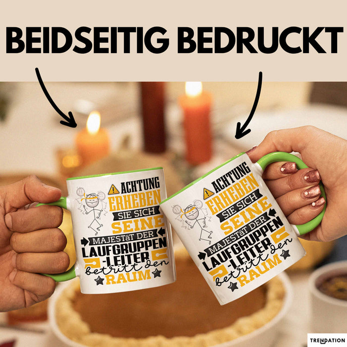 Laufgruppenleiter Geschenk Tasse Lustiger Spruch Erheben Sie Sich Der Laufgruppenleiter Betritt den Raum Grün Trendation