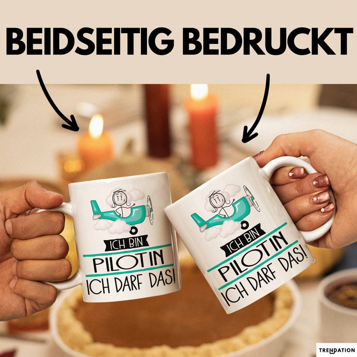 Geschenk für Pilotin Tasse Lustige Geschenkidee Geburtstag Ich Bin Pilotin Ich Darf Das Weiß Trendation