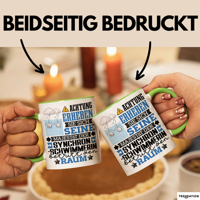 Synchronschwimmerin Geschenk Tasse Lustiger Spruch Erheben Sie Sich Der Synchronschwimmerin Betritt den Raum Grün Trendation