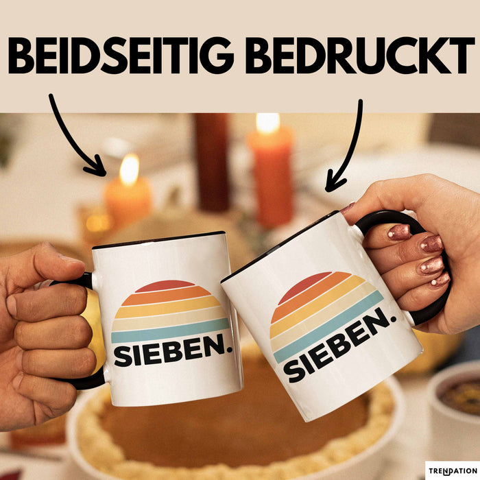 Tasse Retro SIEBEN. Design mit Sonnenuntergangsfarben 7. Geburtstag Jungs Schwarz Trendation