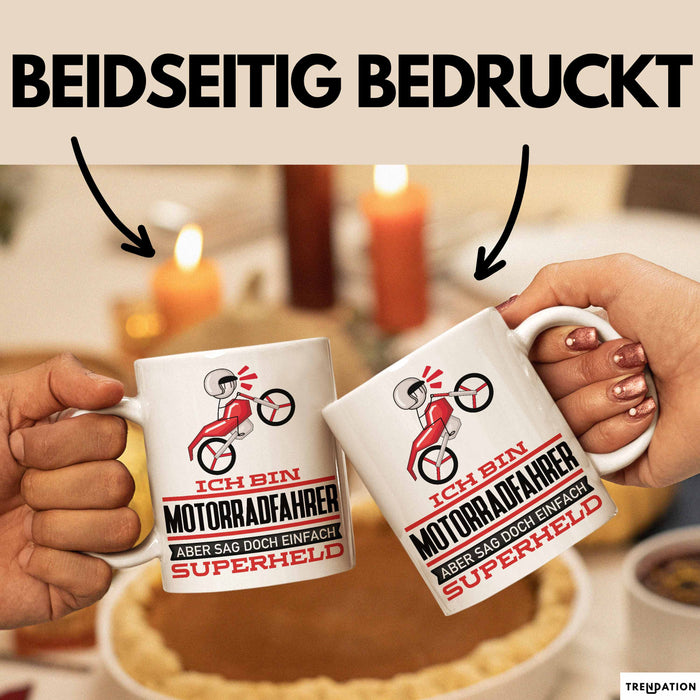 Motorradfahrer Geschenk Tasse Ich Bin Motorradfahrer Aber Sag Doch Einfach Superheld Lustige Geschenkdiee für Motorradfahrer Kaffee-Becher Weiß Trendation