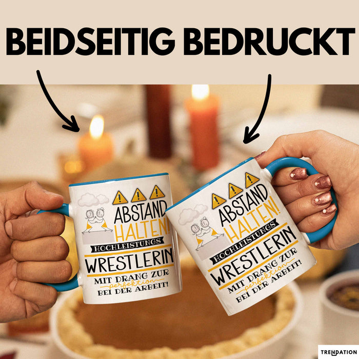 Wrestlerin Tasse Geschenk Lustig Abstand Halten Hochleistungs-Wrestlerin Mit Drang Zur Perfektion Bei Der Arbeit Blau Trendation
