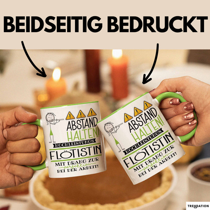 Flötistin Tasse Geschenk Lustig Abstand Halten Hochleistungs-Flötistin Mit Drang Zur Perfektion Bei Der Arbeit Grün Trendation