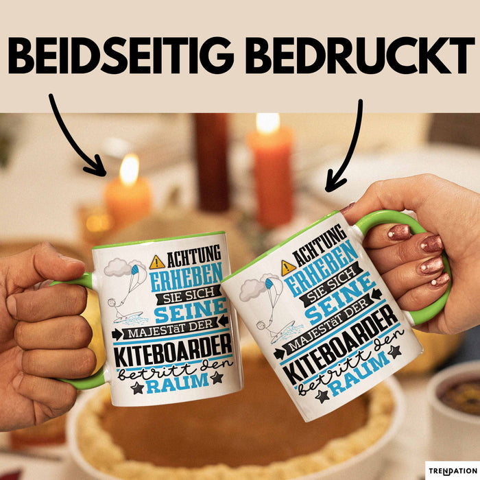Kiteboarder Geschenk Tasse Lustiger Spruch Erheben Sie Sich Der Kiteboarder Betritt den Raum Grün Trendation