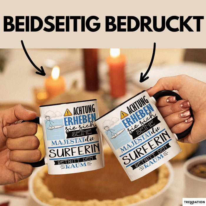 Surferin Tasse Geschenk Lustiger Spruch Bitte Erheben Sie Sich Seine Majestät Die Surferin Betritt Den Raum Schwarz Trendation