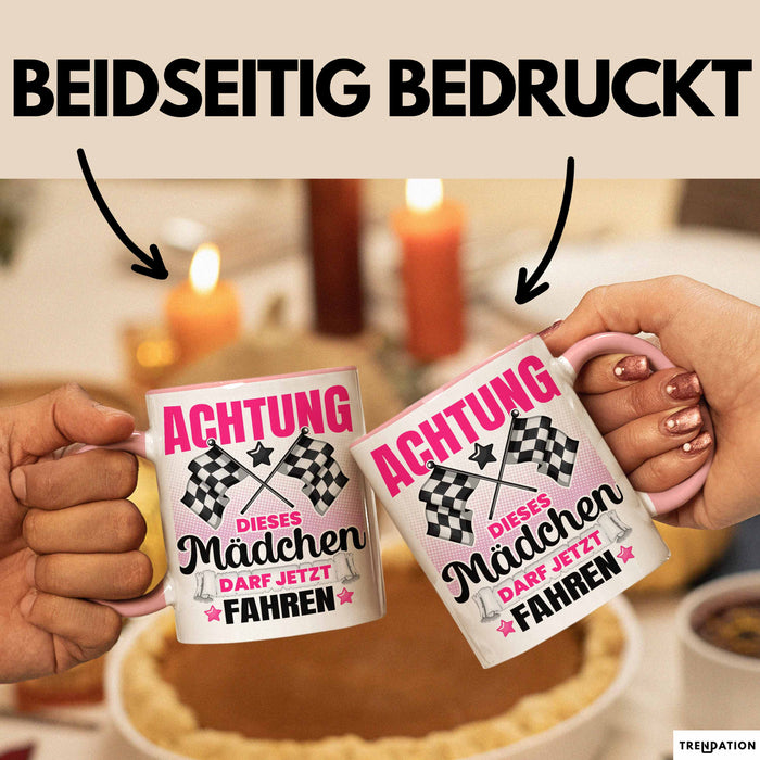 Führerschein Bestanden Geschenk Tasse Bestandener Führerschein Achtung Dieses Mädchen Darf Jetzt Fahren Fahrschule Kaffee-Becher Rosa Trendation
