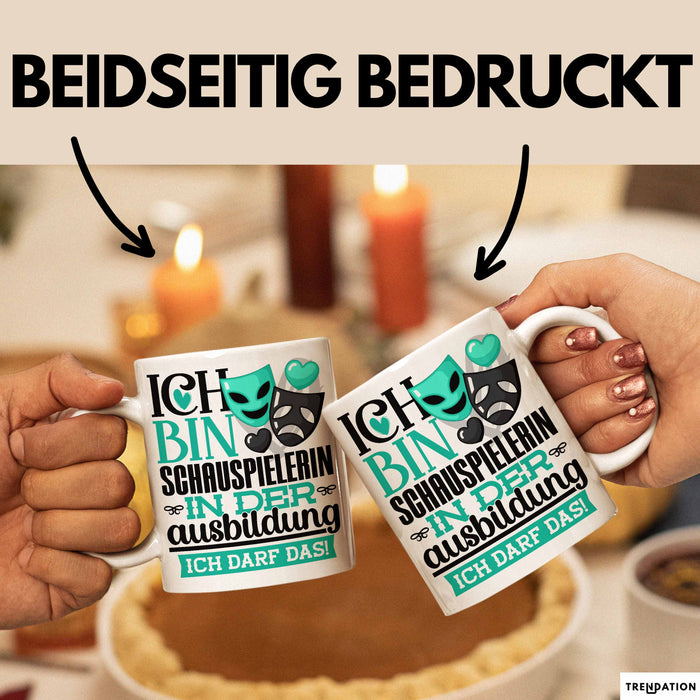 Schauspielerin Ausbildung Start Geschenk Tasse Ich Bin Schauspielerin In Der Ausbildung Ich Darf Das Kaffee-Becher Geschenkidee Weiß Trendation