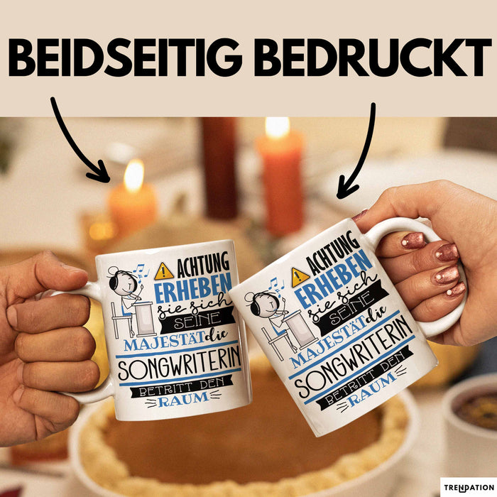 Songwriterin Tasse Geschenk Lustiger Spruch Bitte Erheben Sie Sich Seine Majestät Die Songwriterin Betritt Den Raum Weiß Trendation