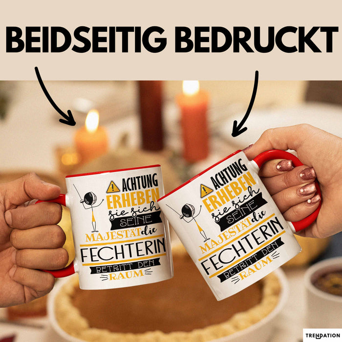 Fechterin Tasse Geschenk Lustiger Spruch Bitte Erheben Sie Sich Seine Majestät Die Fechterin Betritt Den Raum Rot Trendation