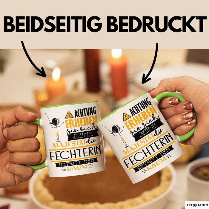 Fechterin Tasse Geschenk Lustiger Spruch Bitte Erheben Sie Sich Seine Majestät Die Fechterin Betritt Den Raum Grün Trendation
