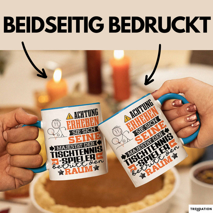 Tischtennisspieler Geschenk Tasse Lustiger Spruch Erheben Sie Sich Der Tischtennisspieler Betritt den Raum Blau Trendation