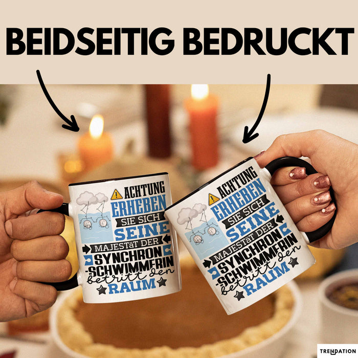 Synchronschwimmerin Geschenk Tasse Lustiger Spruch Erheben Sie Sich Der Synchronschwimmerin Betritt den Raum Schwarz Trendation