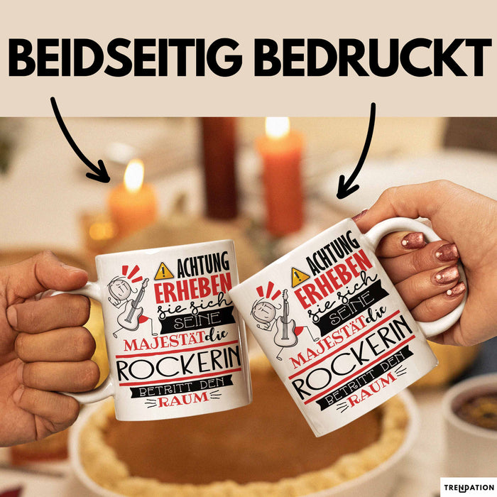 Rockerin Tasse Geschenk Lustiger Spruch Bitte Erheben Sie Sich Seine Majestät Die Rockerin Betritt Den Raum Weiß Trendation
